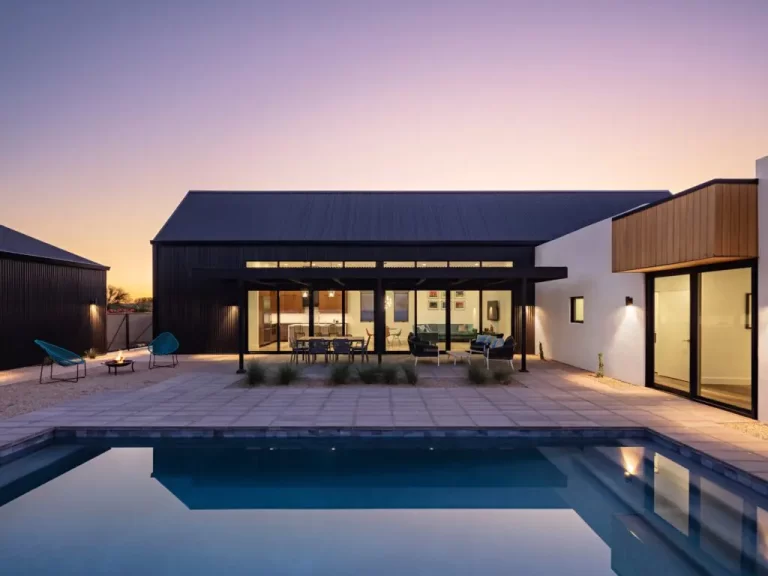 backyard stunning home and pool 768x576