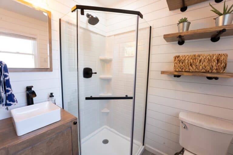 bathroom remodeling contractor near me 768x512